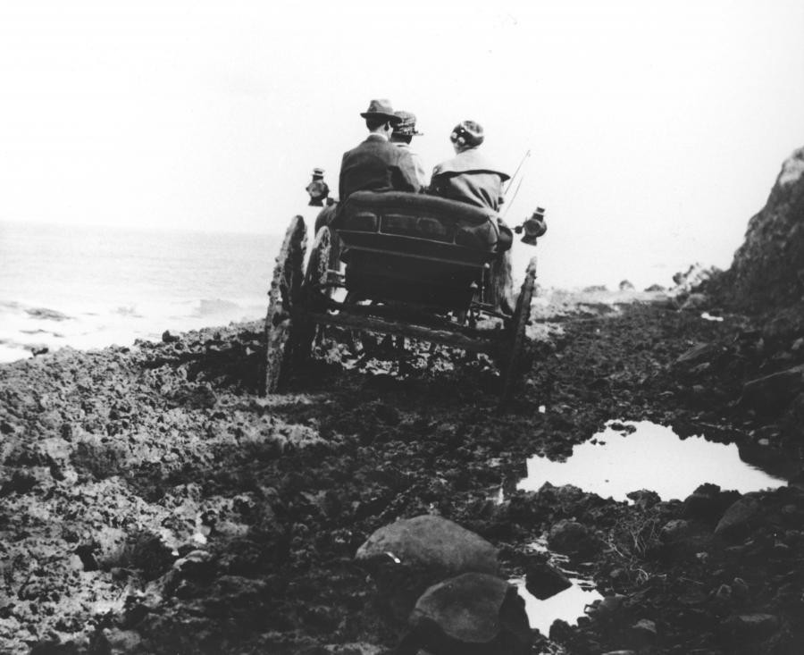 car-on-muddy-original-great-ocean-road.jpeg