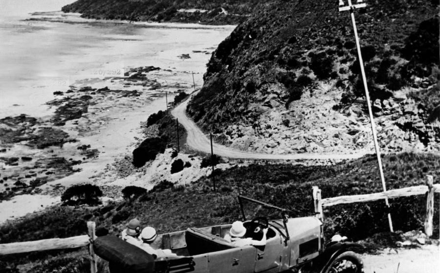 old-car-rounding-bend-on-great-ocean-road-1768438708.jpeg